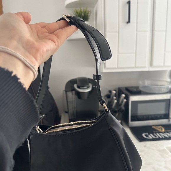 Guess Black Shoulder Bag - Picture 12 of 12